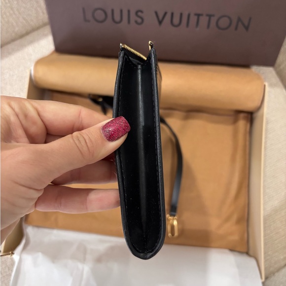 Authentic Louis Vuitton Epi Pochette accessories 24 epi wristlet - Picture 6 of 12